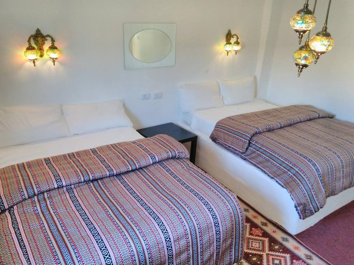 Petra Bedouin Bed And Breakfast วาดี มูซา ภายนอก รูปภาพ