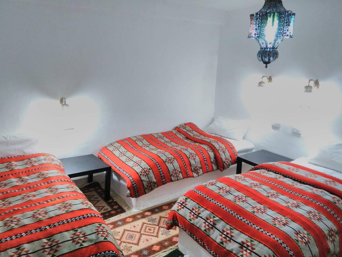 Petra Bedouin Bed And Breakfast วาดี มูซา ภายนอก รูปภาพ