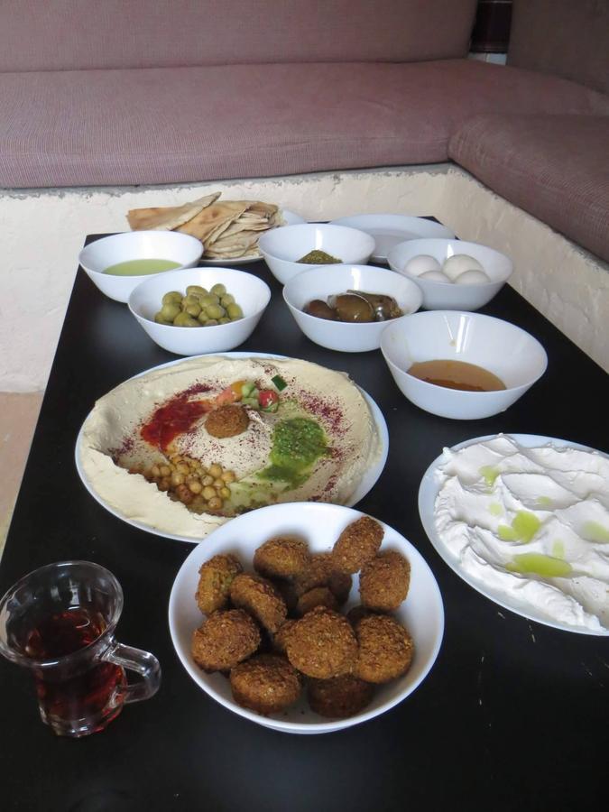 Petra Bedouin Bed And Breakfast วาดี มูซา ภายนอก รูปภาพ