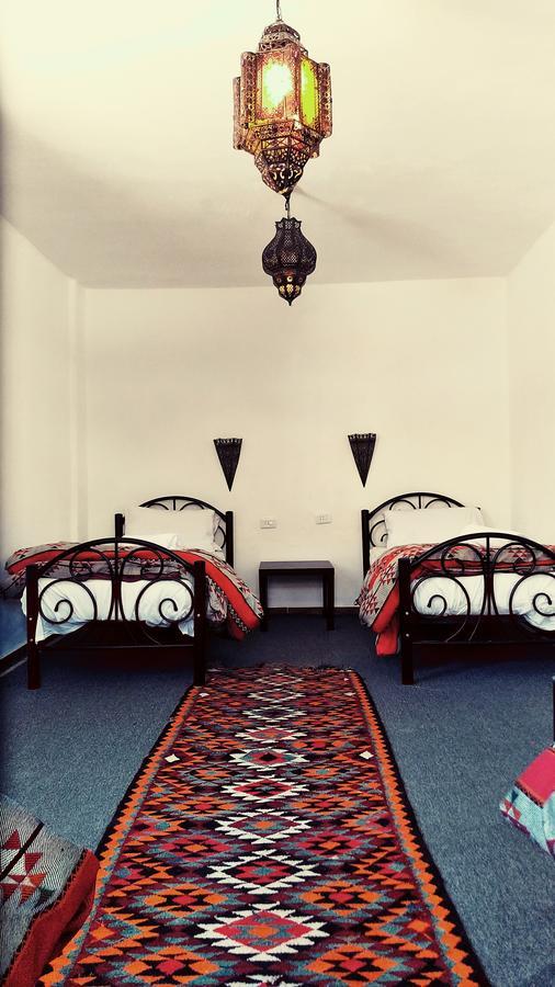 Petra Bedouin Bed And Breakfast วาดี มูซา ภายนอก รูปภาพ
