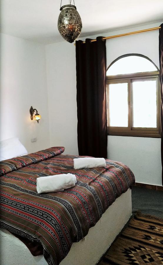 Petra Bedouin Bed And Breakfast วาดี มูซา ภายนอก รูปภาพ