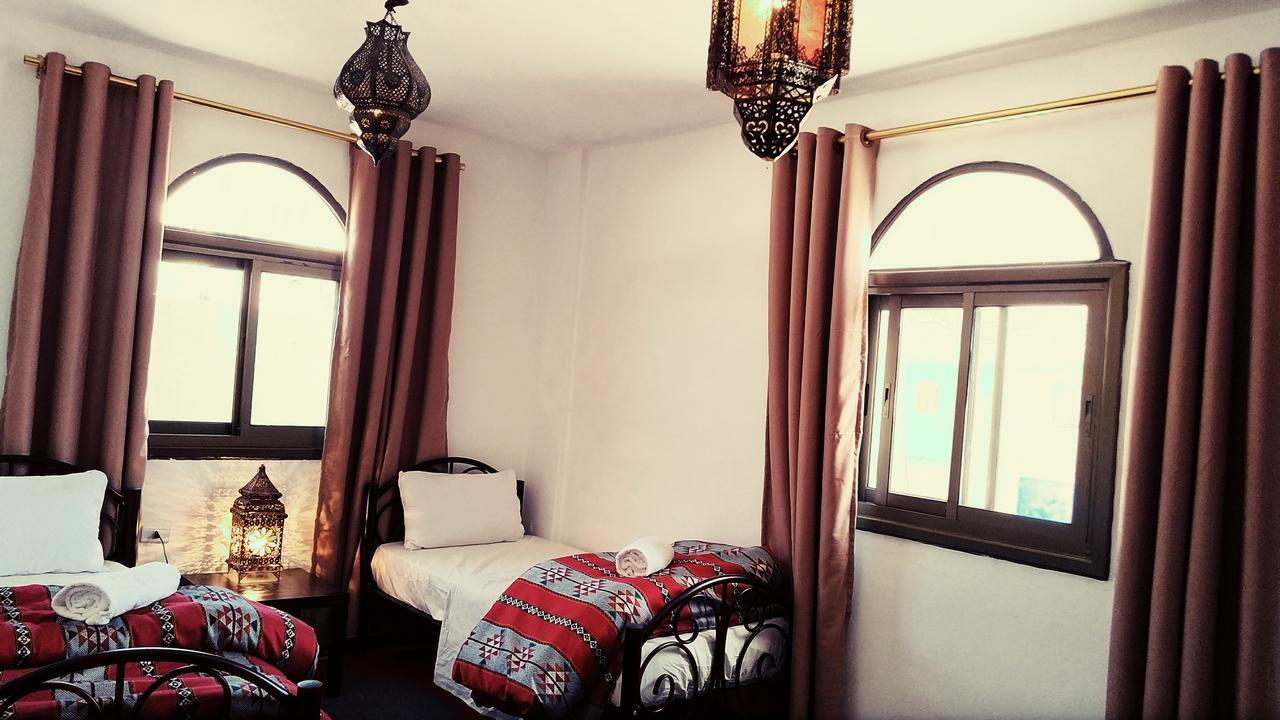 Petra Bedouin Bed And Breakfast วาดี มูซา ภายนอก รูปภาพ