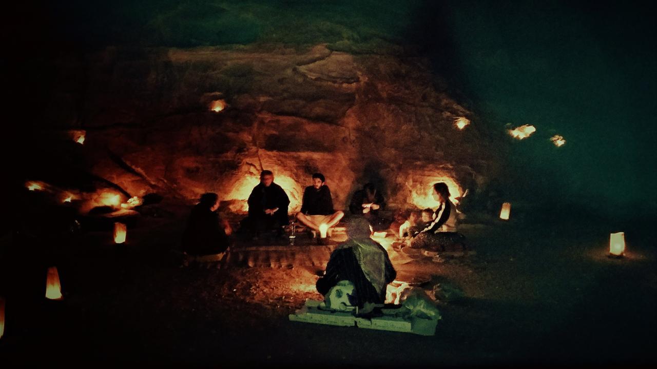 Petra Bedouin Bed And Breakfast วาดี มูซา ภายนอก รูปภาพ