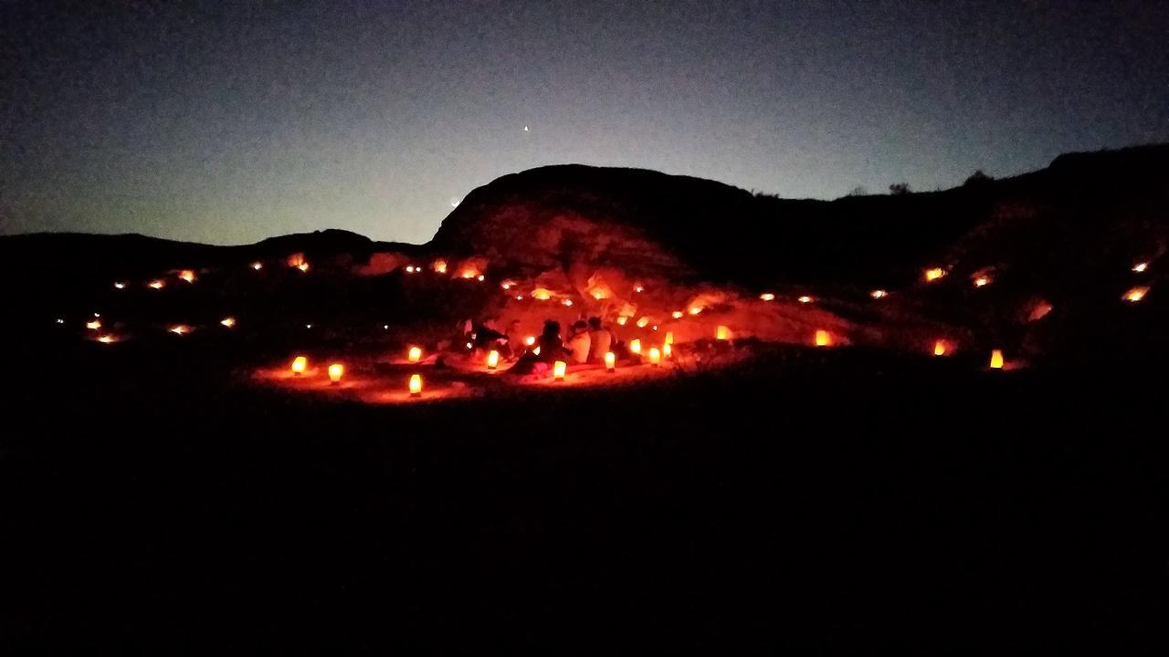 Petra Bedouin Bed And Breakfast วาดี มูซา ภายนอก รูปภาพ