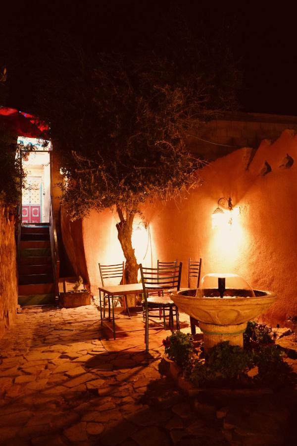 Petra Bedouin Bed And Breakfast วาดี มูซา ภายนอก รูปภาพ